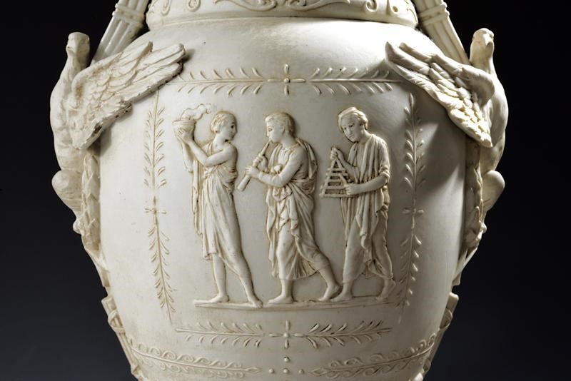 Anfore patriottiche in porcellana biscuit, Francia, circa 1900