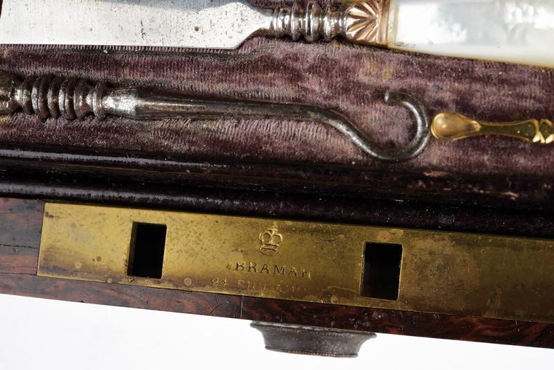 Set da toilette in argento e oro, Londra 1840, probabilmente appartenuto al principe Adolfo, Duca...