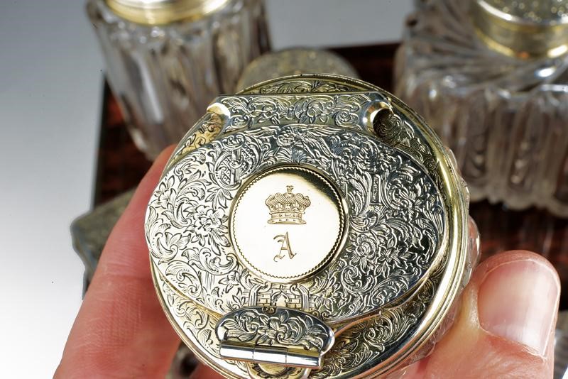 Set da toilette in argento e oro, Londra 1840, probabilmente appartenuto al principe Adolfo, Duca...