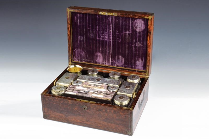 Set da toilette in argento e oro, Londra 1840, probabilmente appartenuto al principe Adolfo, Duca...