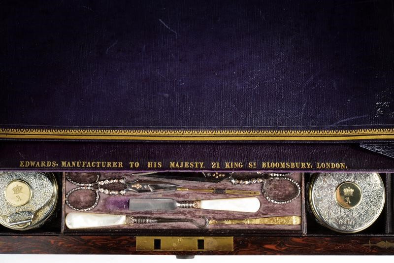 Set da toilette in argento e oro, Londra 1840, probabilmente appartenuto al principe Adolfo, Duca...