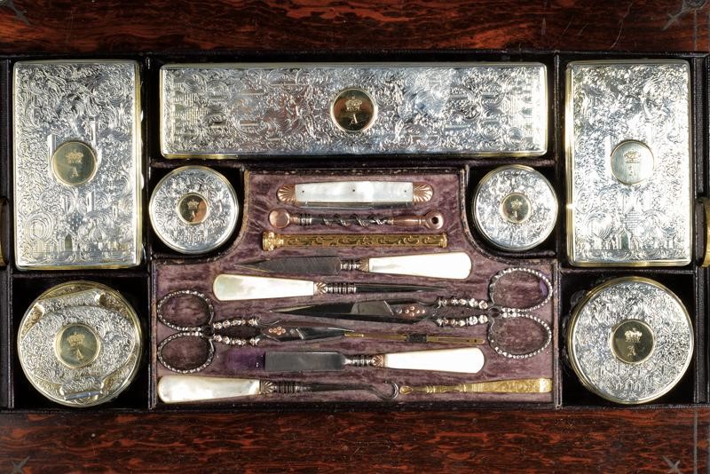 Set da toilette in argento e oro, Londra 1840, probabilmente appartenuto al principe Adolfo, Duca...