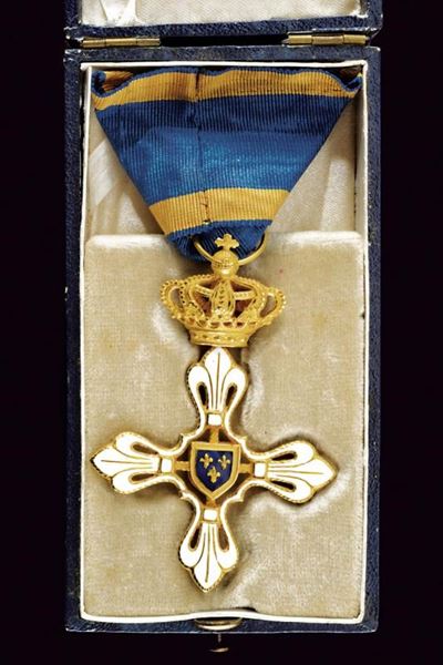 Croce di Cavaliere di Prima Classe con Corona, Ducato di Parma e Piacenza, Argento Dorato e Smalt...