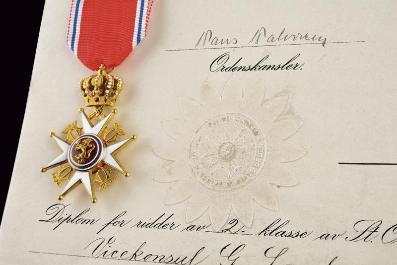 Ordine reale Norvegese di Sant'Olaf, Croce da cavaliere di seconda classe in oro e smalti, 1953