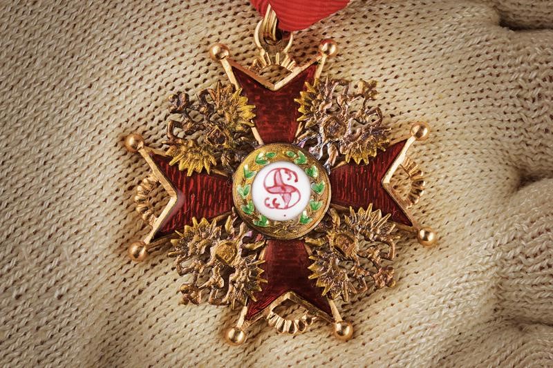 Ordine di San Stanislao, Croce da Cavaliere in oro e smalti