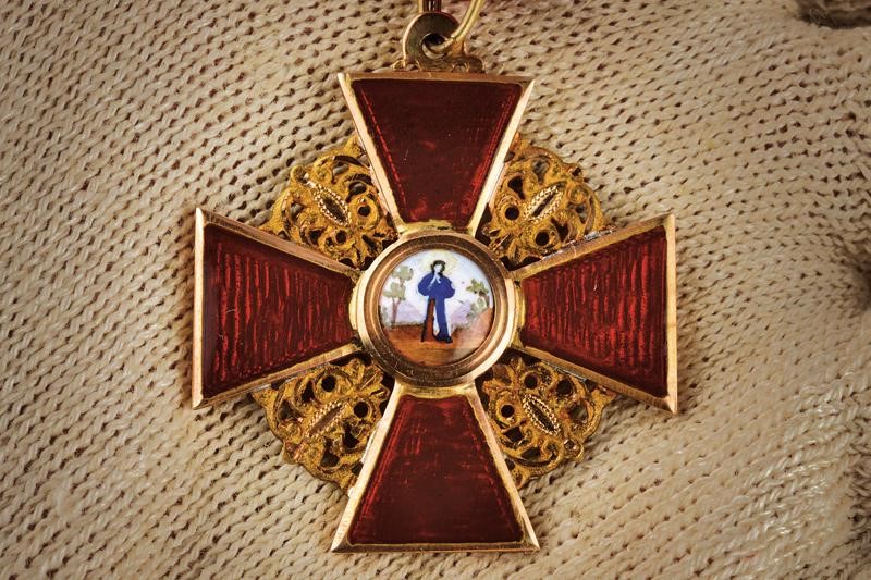 Ordine di Sant'Anna, Croce da cavaliere in oro e smalti con punzoni russi