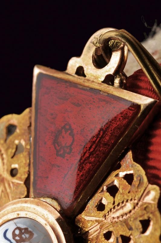Ordine di Sant'Anna, Croce da cavaliere in oro e smalti con punzoni russi
