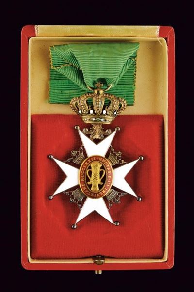 Ordine di Vasa, Croce da cavaliere in bronzo smaltato e oro