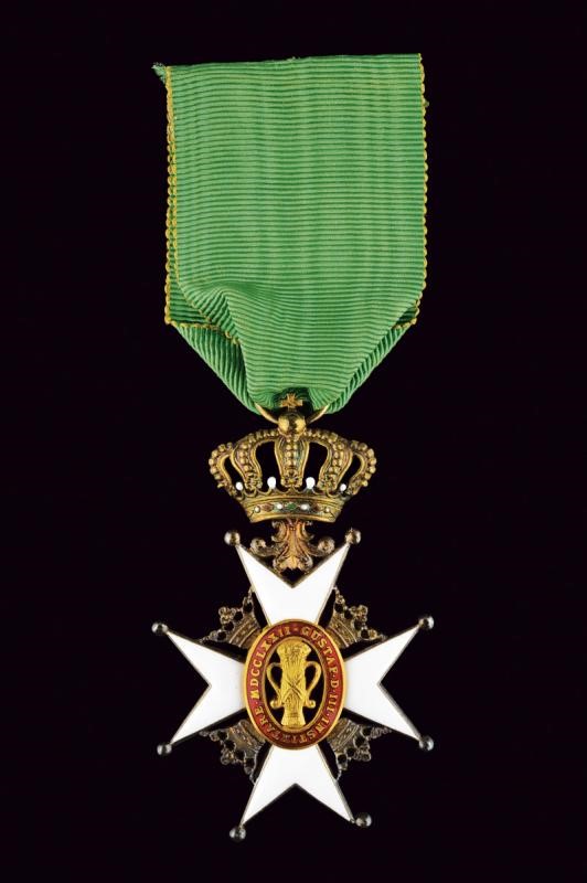 Ordine di Vasa, Croce da cavaliere in bronzo smaltato e oro
