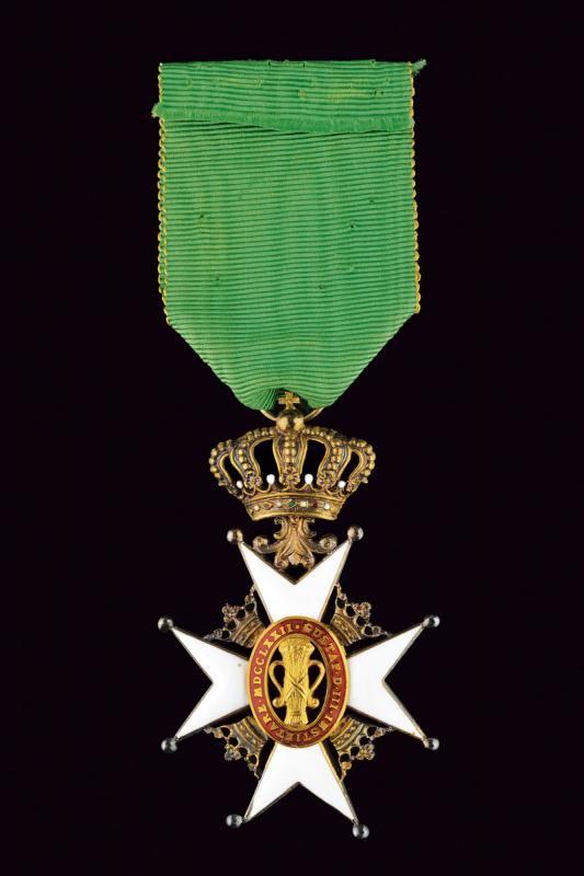 Ordine di Vasa, Croce da cavaliere in bronzo smaltato e oro