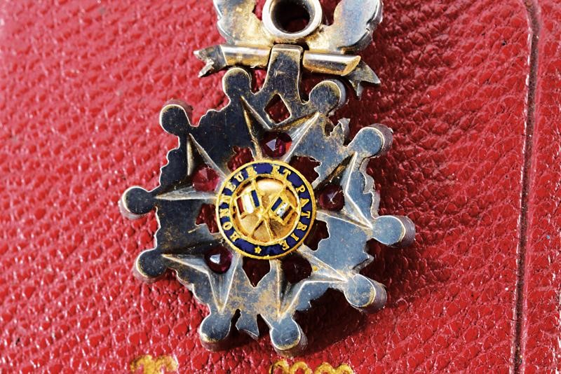 Ordine della Legion d'Onore, miniatura tempestata di rubini, smeraldi e diamanti