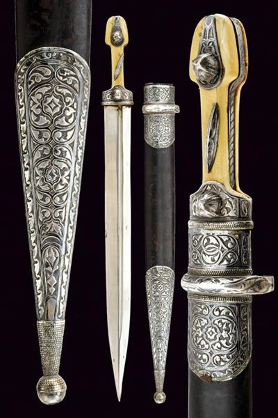 Bel kindjal, lama dritta con impugnatura in zanna di tricheco, Caucaso, circa 1900