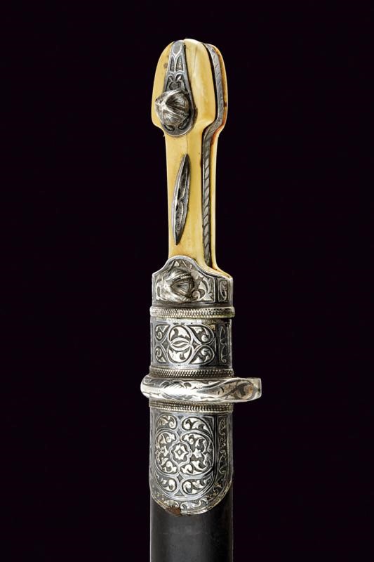 Bel kindjal, lama dritta con impugnatura in zanna di tricheco, Caucaso, circa 1900