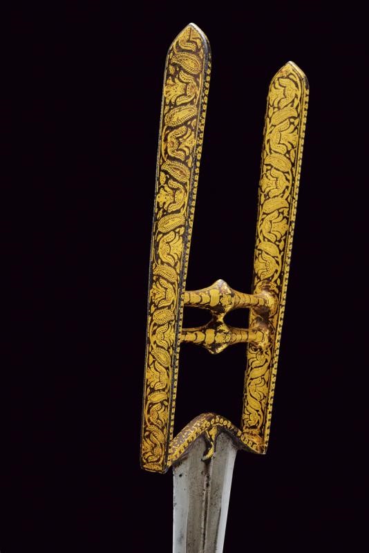 Katar indiano, decorato con motivi floreali e geometrici in oro, metà del XIX secolo
