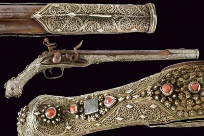 Pistola a pietra focaia, Turchia, Prima metà del XIX Secolo, lunghezza 54.5 cm, con fornimenti in...