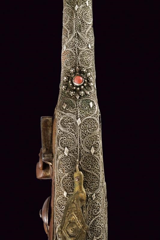 Pistola a pietra focaia, Turchia, Prima metà del XIX Secolo, lunghezza 54.5 cm, con fornimenti in...