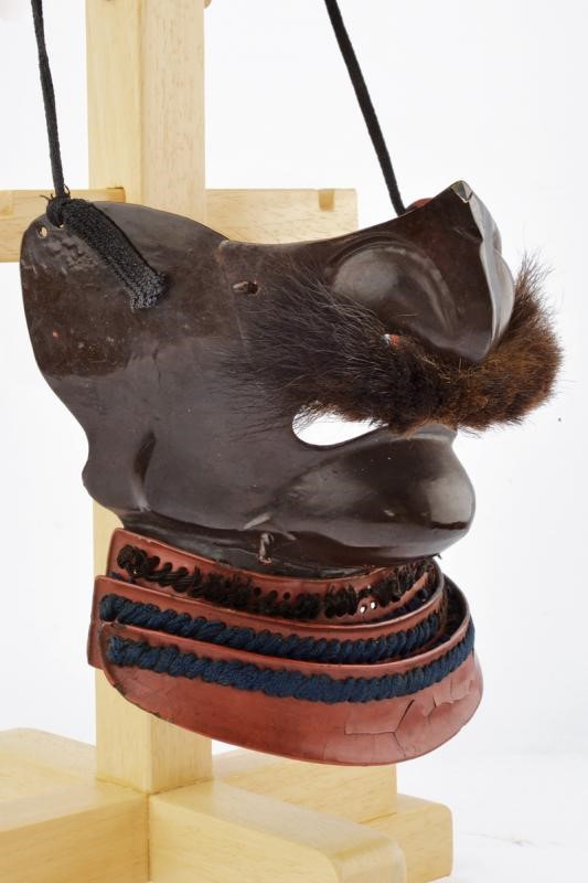 Suji Kabuto con Menpo, Giappone, Periodo Edo (1603-1867), altezza 28 cm