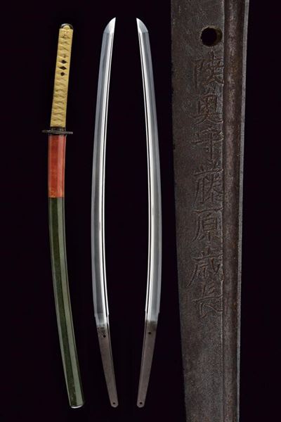 Mutsu no Kami Juji Wara Toshi Naga, Katana firmata con koshirae in ferro e legno laccato