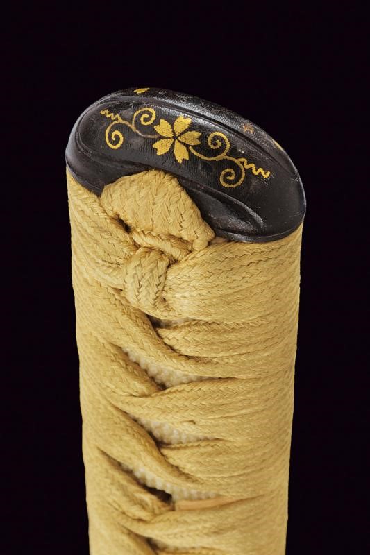 Mutsu no Kami Juji Wara Toshi Naga, Katana firmata con koshirae in ferro e legno laccato