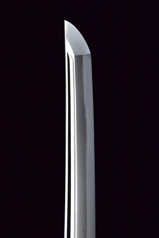 Mutsu no Kami Juji Wara Toshi Naga, Katana firmata con koshirae in ferro e legno laccato