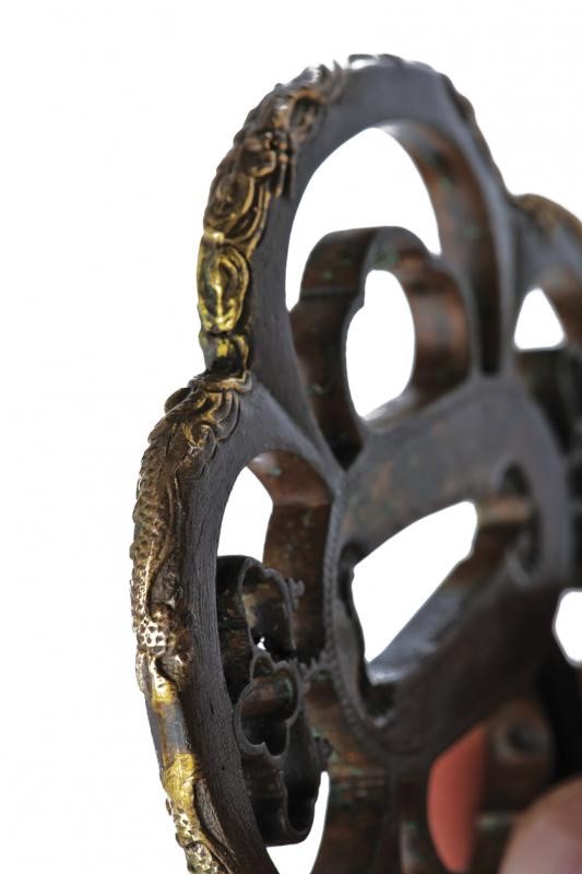Kinko Tsuba, Mokko-gata in shakudo con decorazione sukashi-bori, Giappone, Periodo Edo (circa 175...