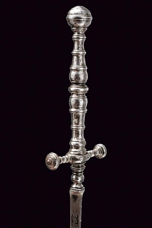 Stiletto, lama dritta in ferro massiccio, XVII secolo