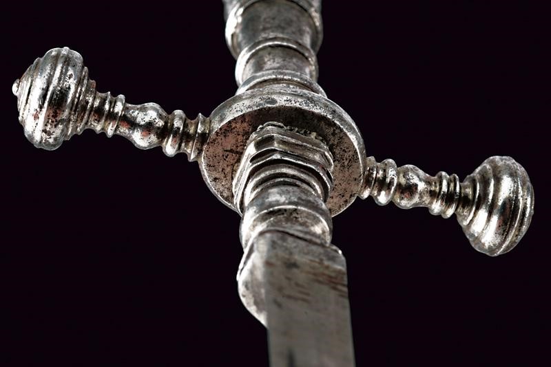 Stiletto, lama dritta in ferro massiccio, XVII secolo