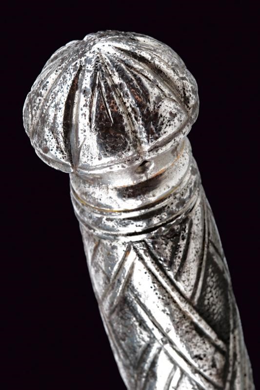 Azza d'armi incisa, Europa orientale, XVI Sec., lunghezza 75.7 cm