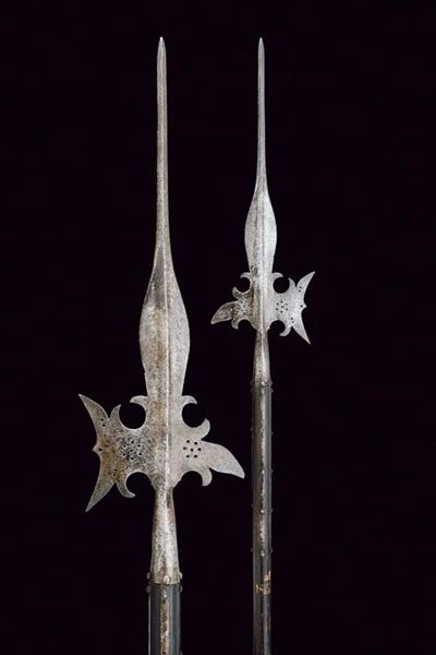 Alabarda, ferro con fusto ligneo, Italia, circa 1600