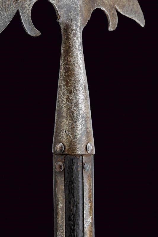Alabarda, ferro con fusto ligneo, Italia, circa 1600