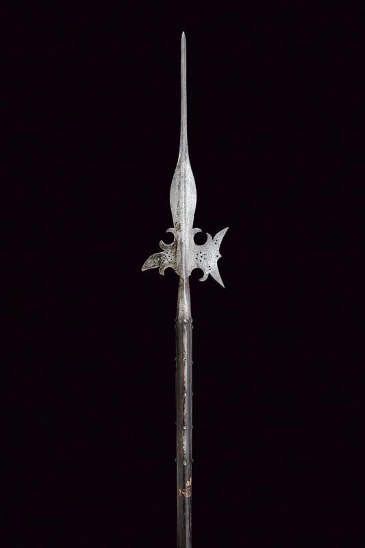 Alabarda, ferro con fusto ligneo, Italia, circa 1600