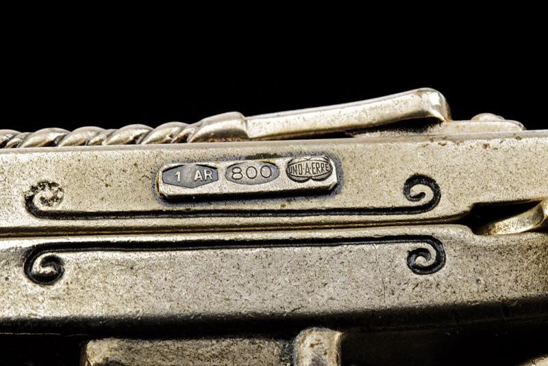 Paio di pistole scozzesi in miniatura, Italia