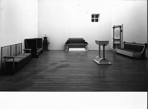 Quattro divani stile Biedermeir di Ettore Sottsass, PAC Milano