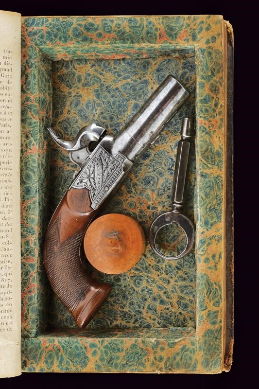 Gillet, Mazzagatto a luminello con custodia a libro