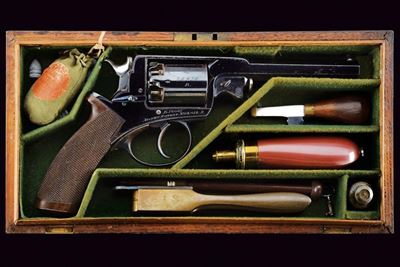 Revolver Adams, cal. 11 mm, con cassetta originale