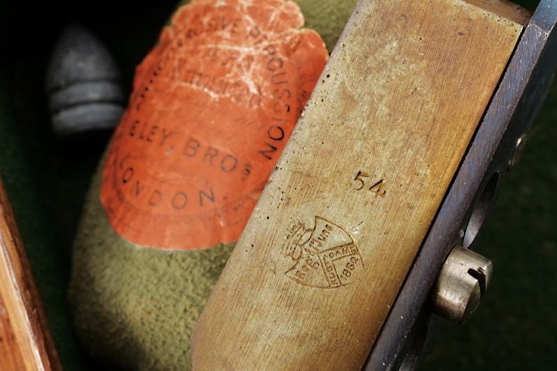 Revolver Adams, cal. 11 mm, con cassetta originale