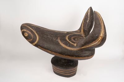 Toro tribale in maiolica