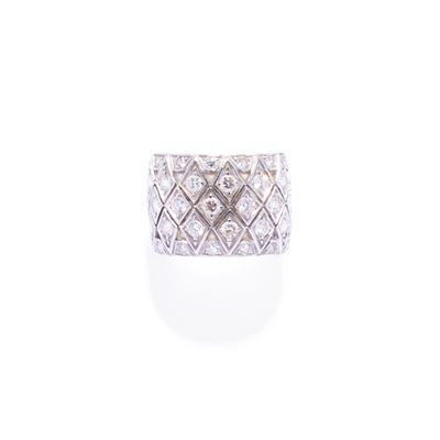 Anello in oro bianco 18k con diamanti brillanti e huit-huit, ct 1,50