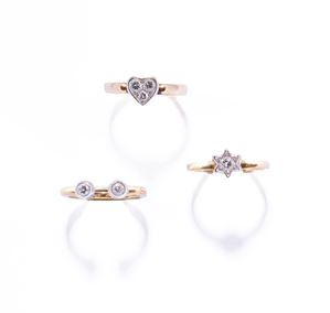 Tre anelli con diamanti 