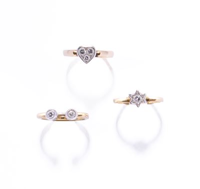 Tre anelli in oro bicolore 18k con diamanti, peso g 9,70