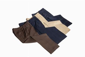 Lotto di quattro pantaloni 