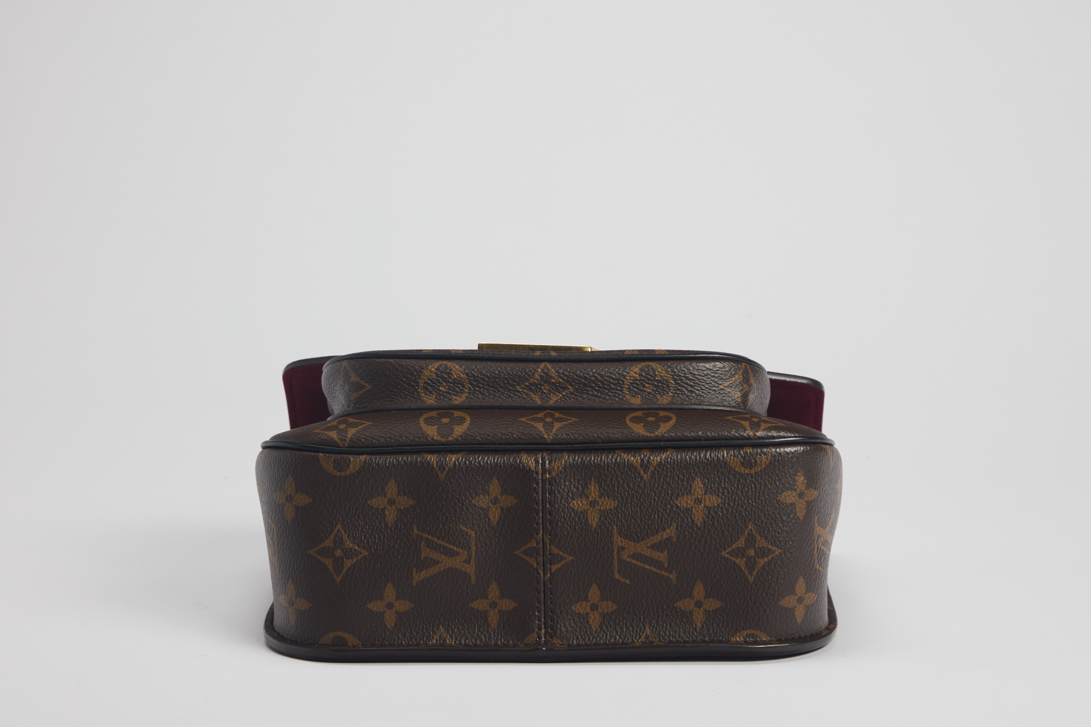 Louis Vuitton - Borsa Pochette Passy, Tela monogram con interno in suede bordeaux