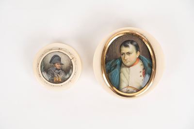 ☼ Due Tabacchiere in Avorio e Tartaruga con Ritratti di Napoleone sul Coperchio, Secolo XIX