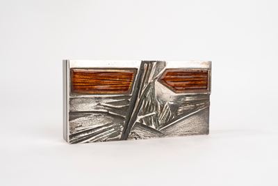 Scatola in Fusione di Bronzo Modellata a Rilievo con Smalti, Secolo XX