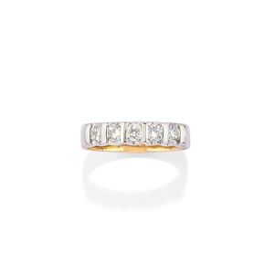  - Anello con diamanti