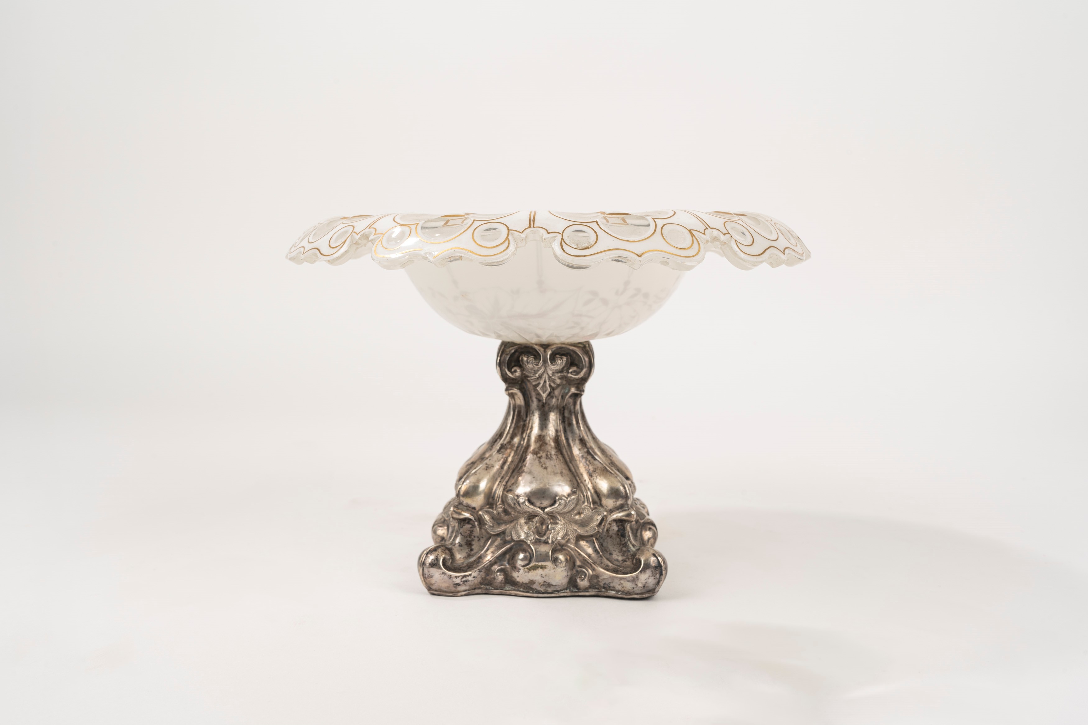 Alzata in cristallo bianco di Boemia e argento, fine secolo XIX - inizi secolo XX