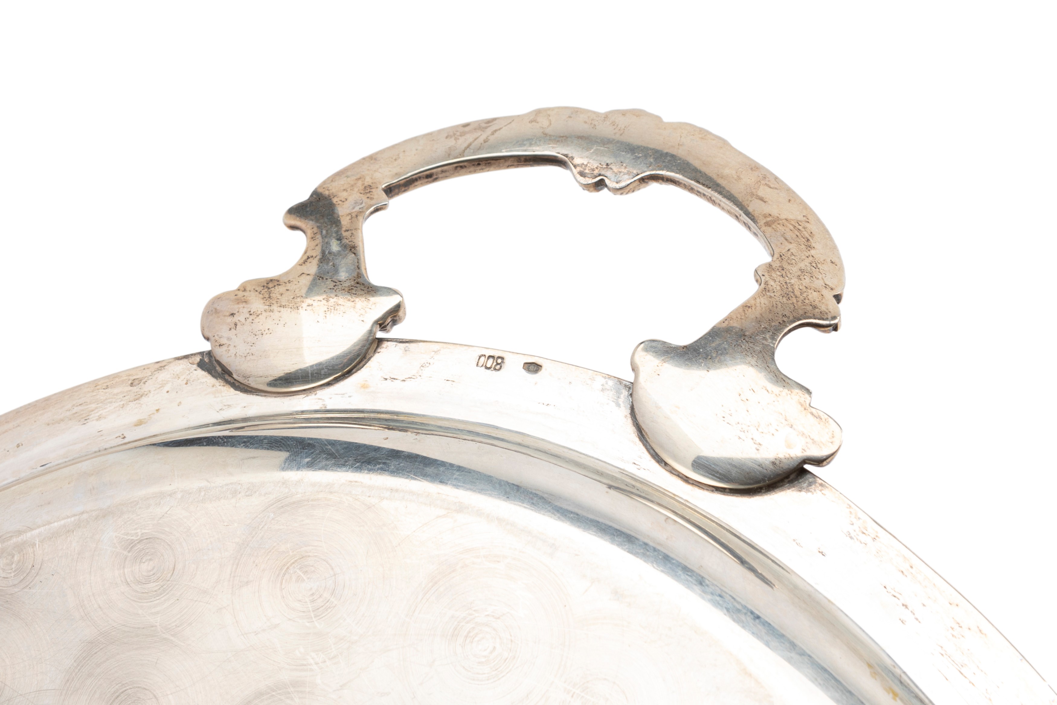 Gruppo di sette oggetti da tavola