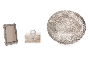 A centrepiece, a frame and a jewelery box