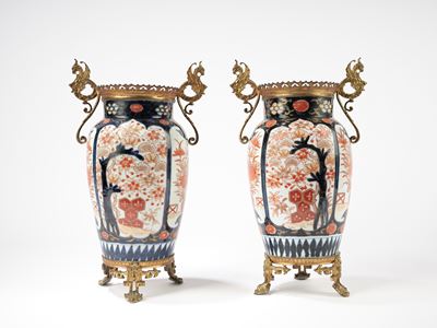Coppia di Vasi in Porcellana Imari