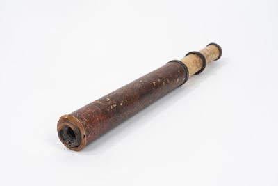 Cannocchiale in Cuoio, Pergamena e Cartone con Finiture in Corno, Secolo XVIII